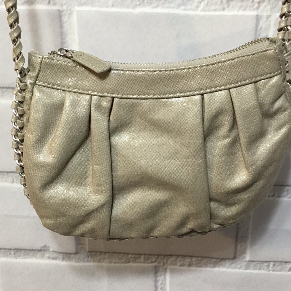 Express Metallic crossbody double silver chain. - Picture 2 of 8